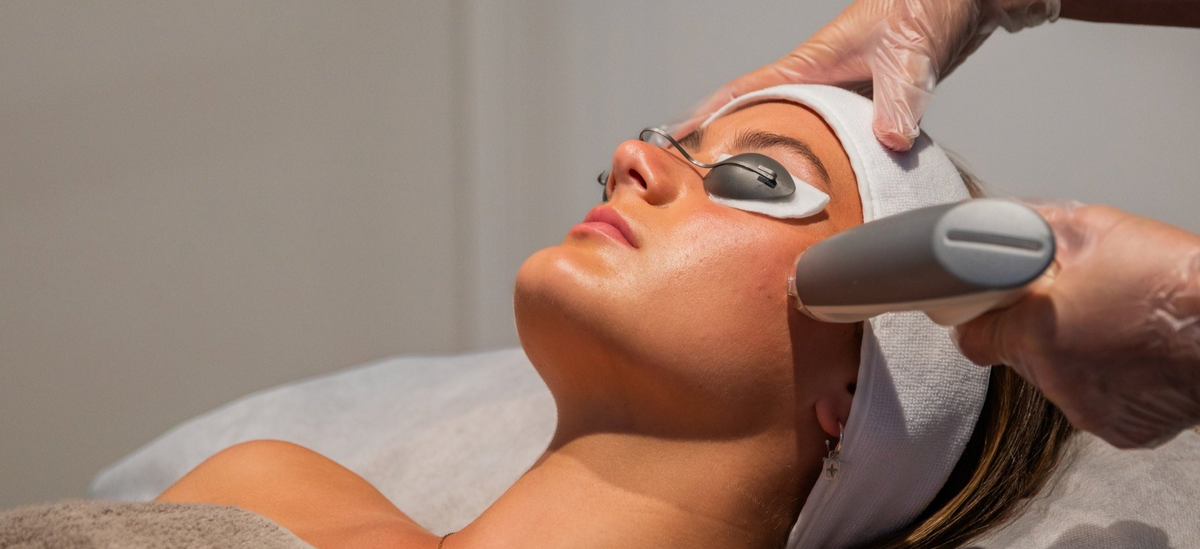 About Skin clinician consulting with a client in Auckland